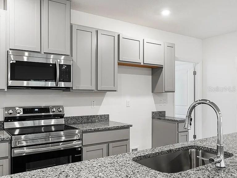 ROYAL HIGHLANDS - Residential