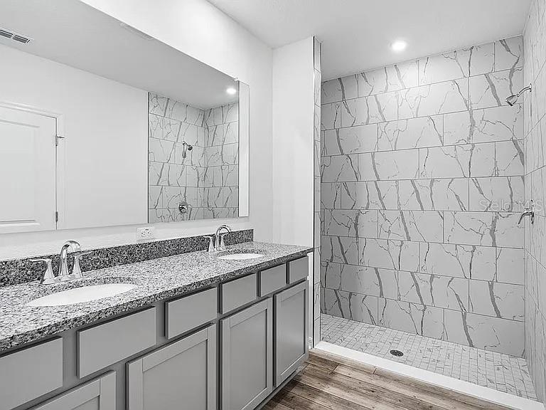 ROYAL HIGHLANDS - Residential