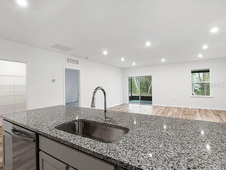 ROYAL HIGHLANDS - Residential