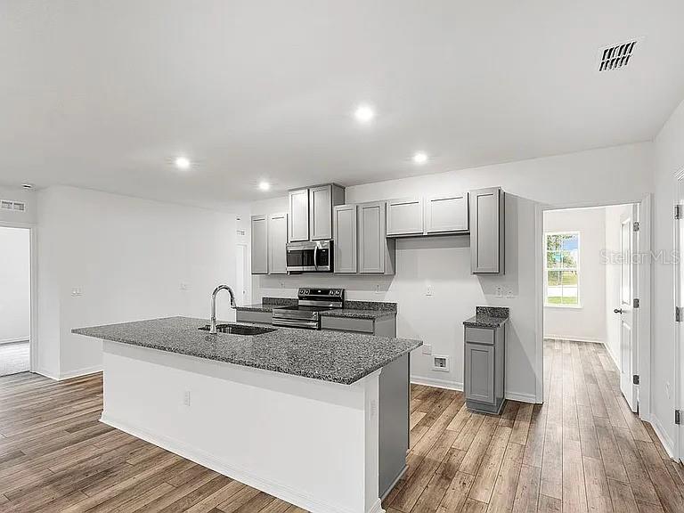 ROYAL HIGHLANDS - Residential