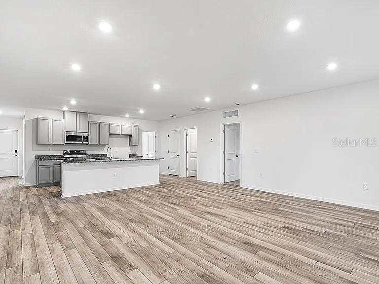 ROYAL HIGHLANDS - Residential