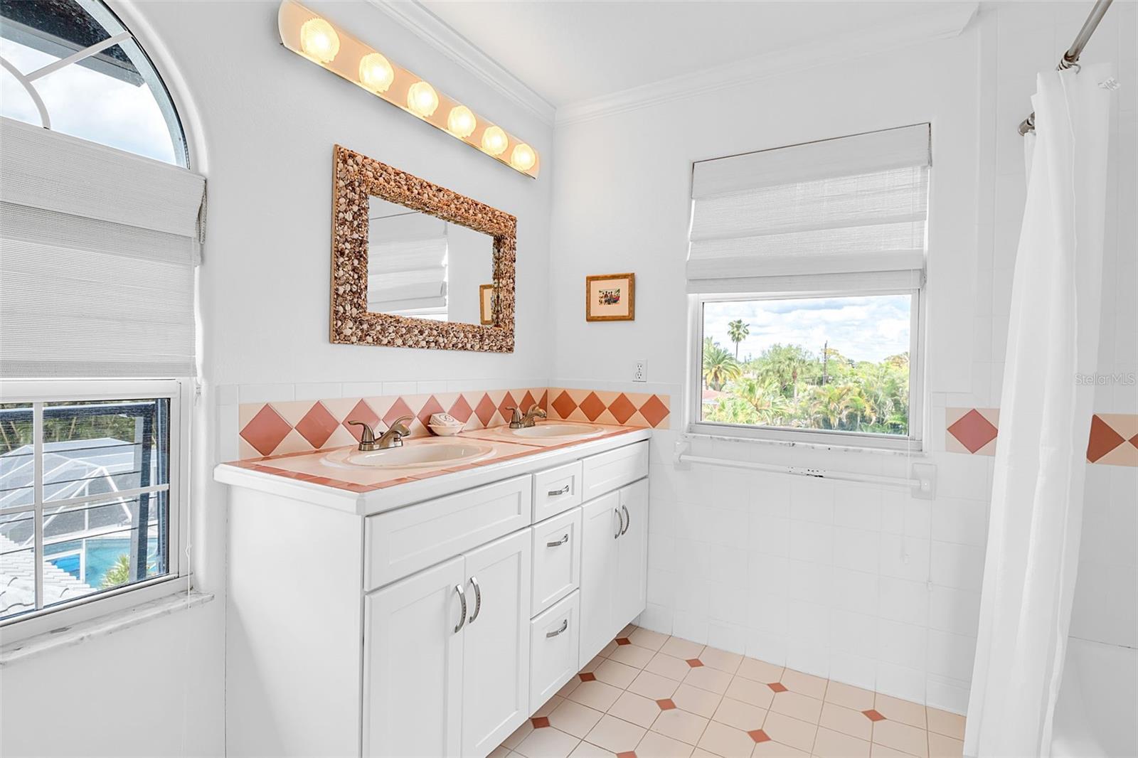 GOLDEN BEACH - Residential