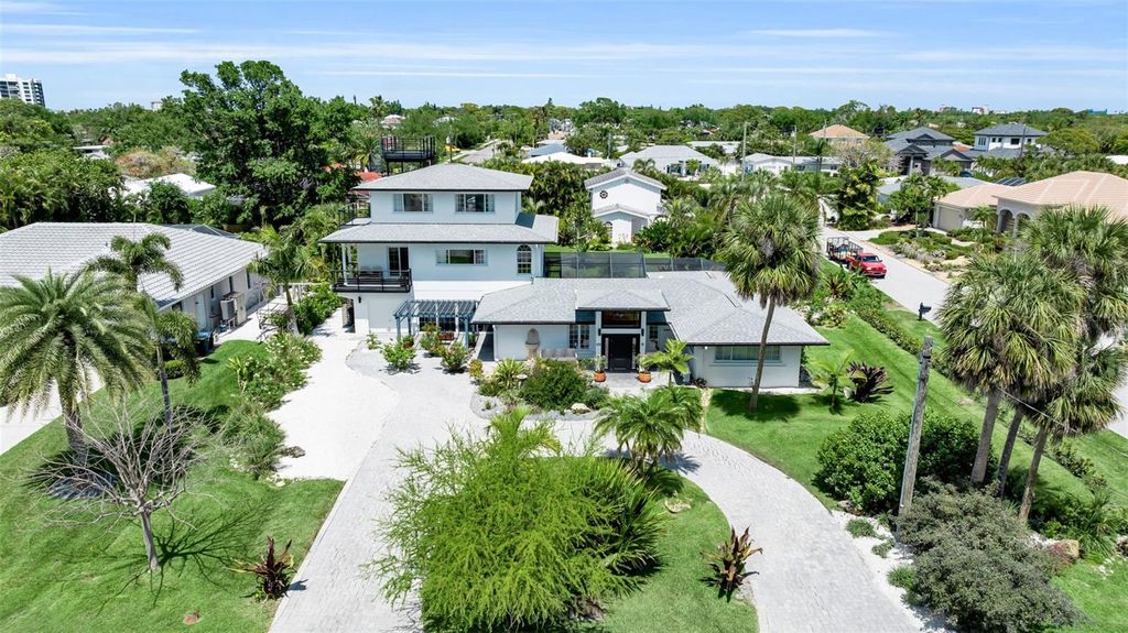 Photo of 608 Gardenia Drive, Venice, FL 34285 (MLS # A4688228)