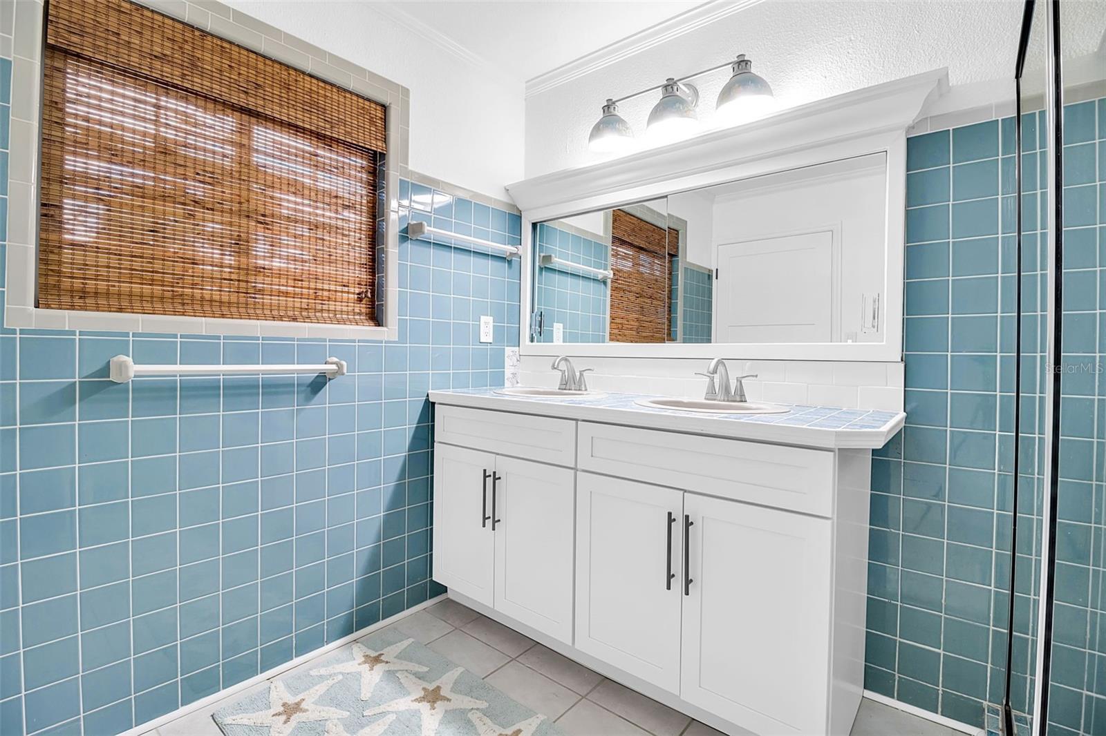 GOLDEN BEACH - Residential