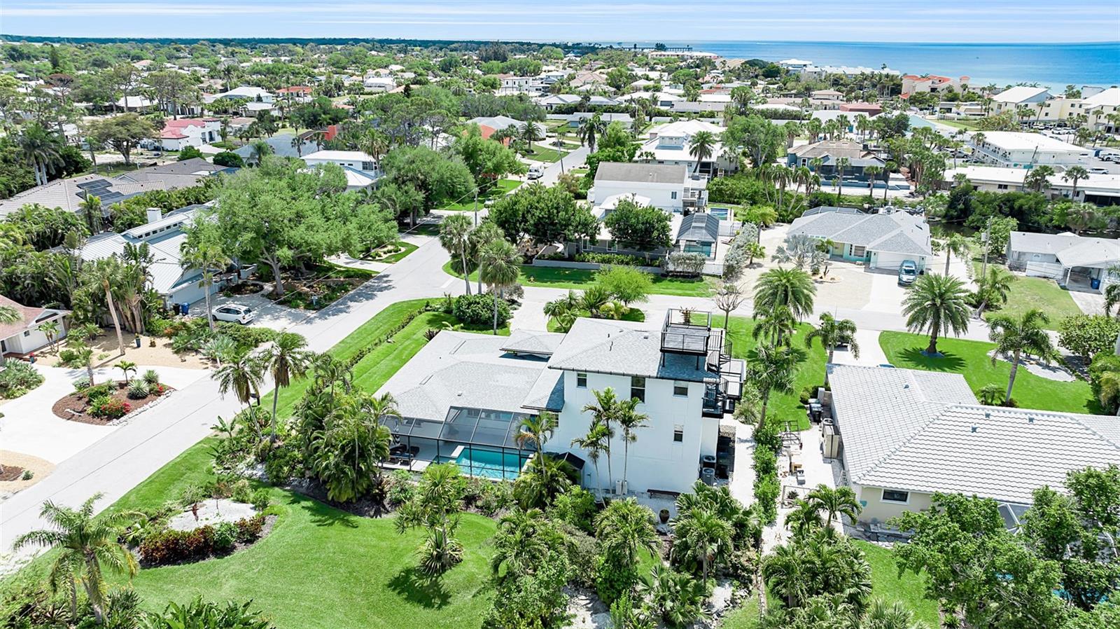 GOLDEN BEACH - Residential