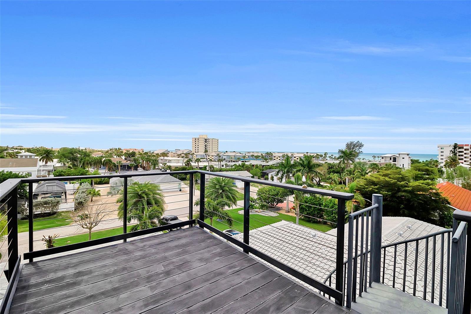 GOLDEN BEACH - Residential