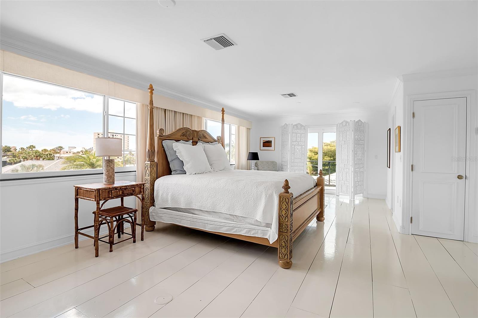 GOLDEN BEACH - Residential