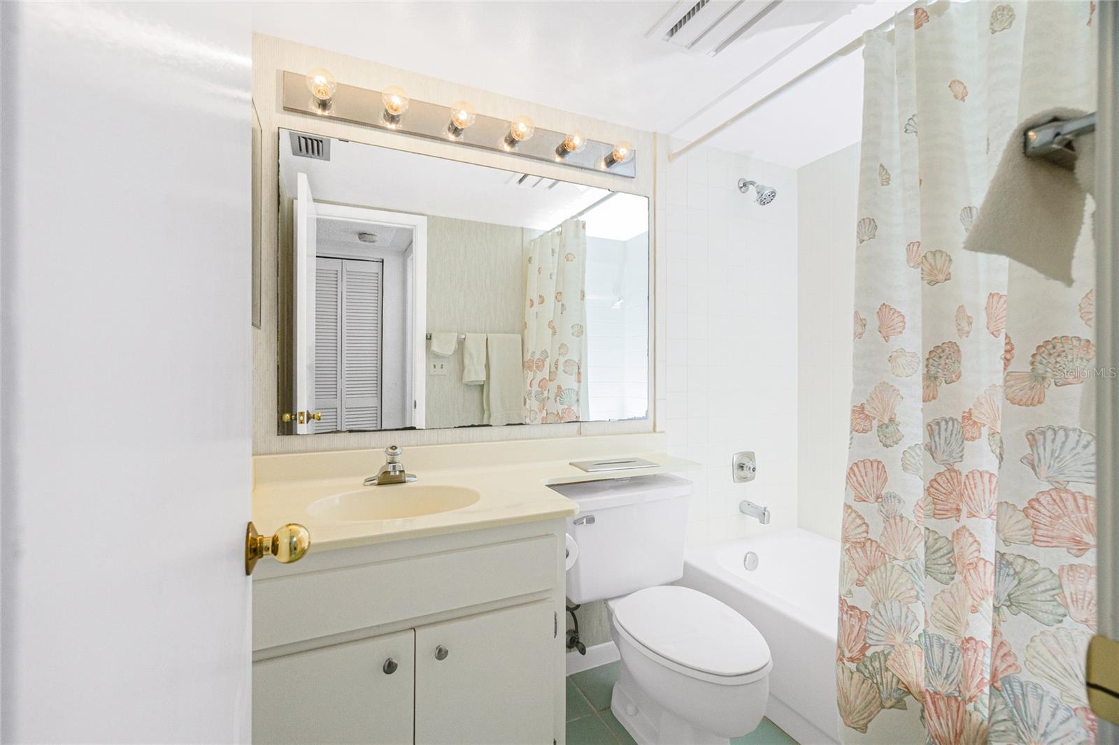 SANDPIPER KEY BLDG 04 - Residential