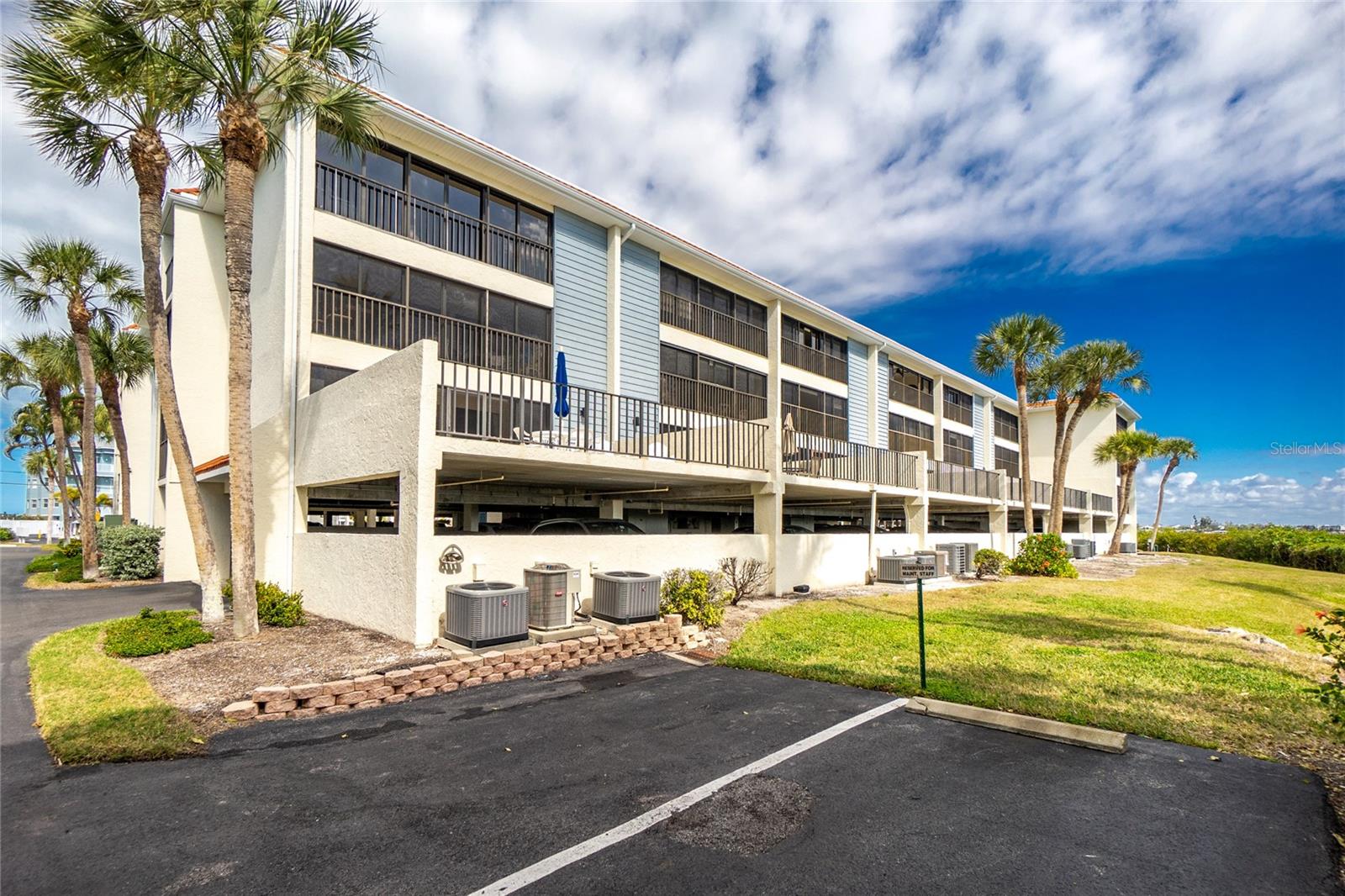 SANDPIPER KEY BLDG 04 - Residential