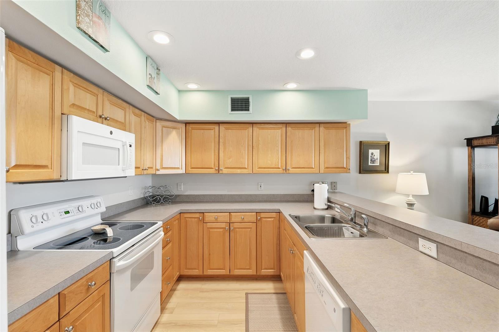 CAPTAINS COVE CONDO - Residential