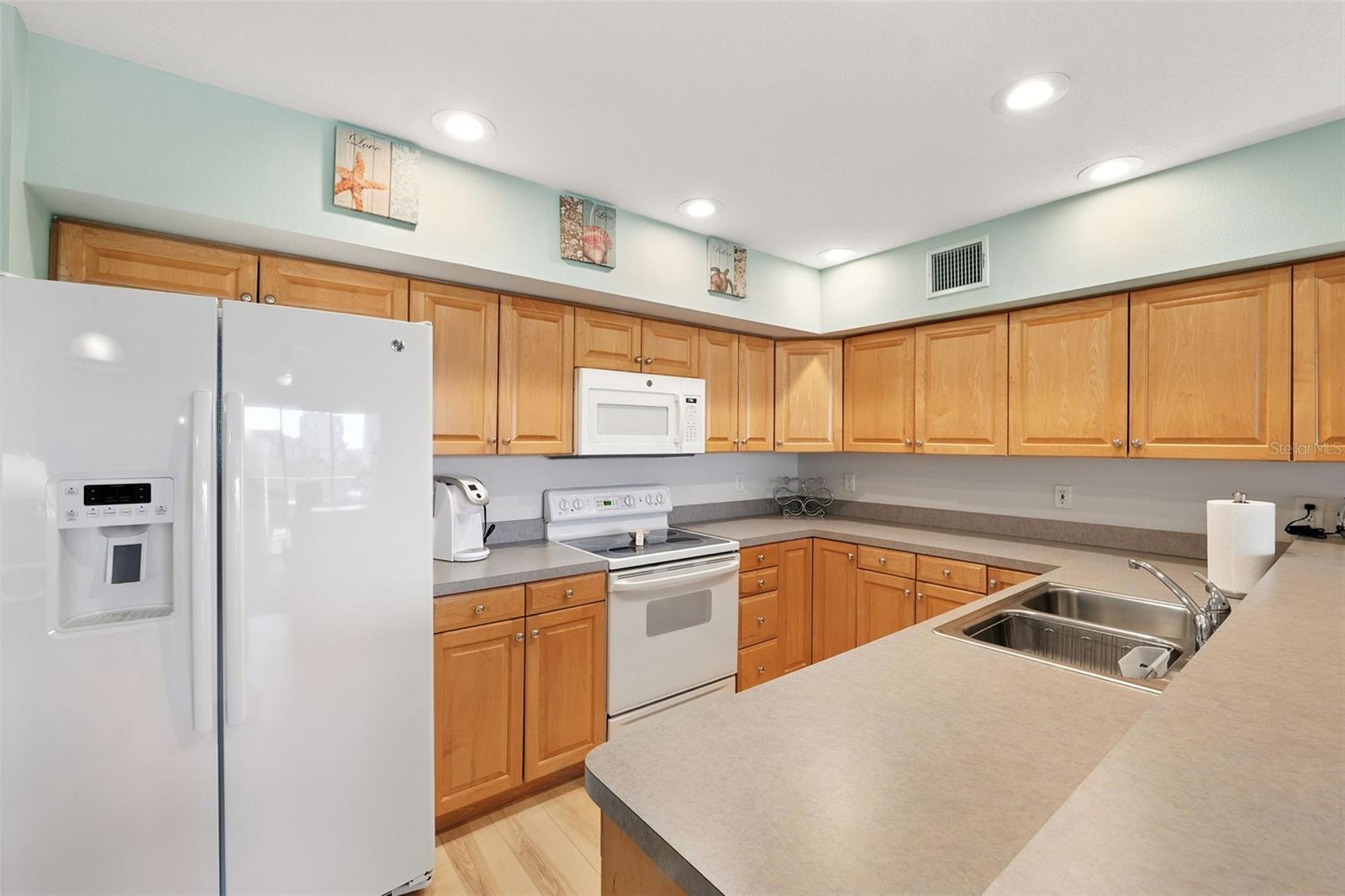 CAPTAINS COVE CONDO - Residential