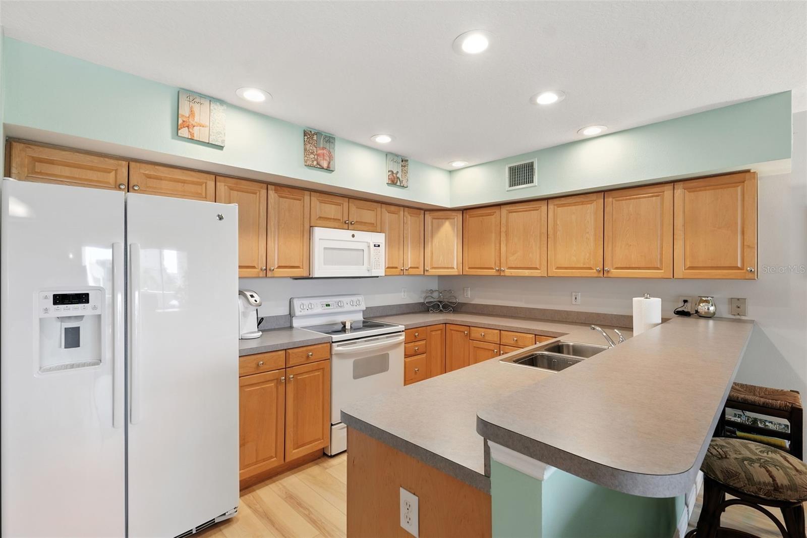 CAPTAINS COVE CONDO - Residential