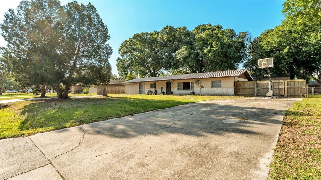 Photo of 222 Stanley Avenue, Lakeland, FL 33809 (MLS # L4961407)