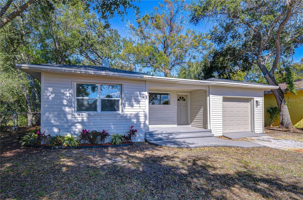 Photo of 1621 25th Avenue S, St Petersburg, FL 33712 (MLS # TB8468852)