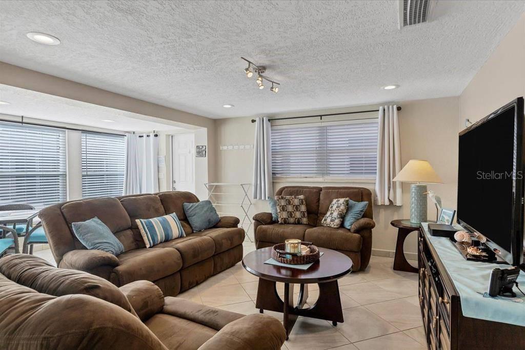 6154 MIDNIGHT PASS ROAD C09