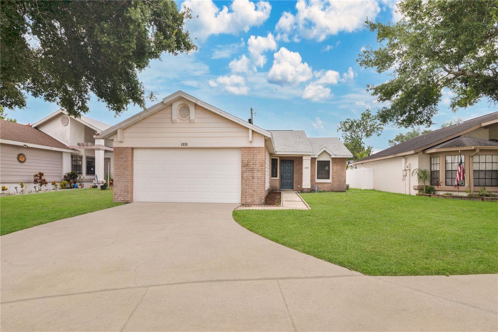 Move in ready, great location, two bedrooms and two bathrooms, two car garage. Roof from 2023. Close to shopping center, hospitals, major roads.
