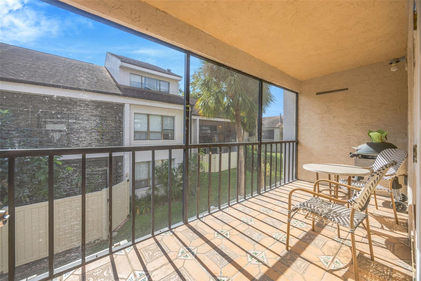 RIVER OAKS CONDO I - Residential