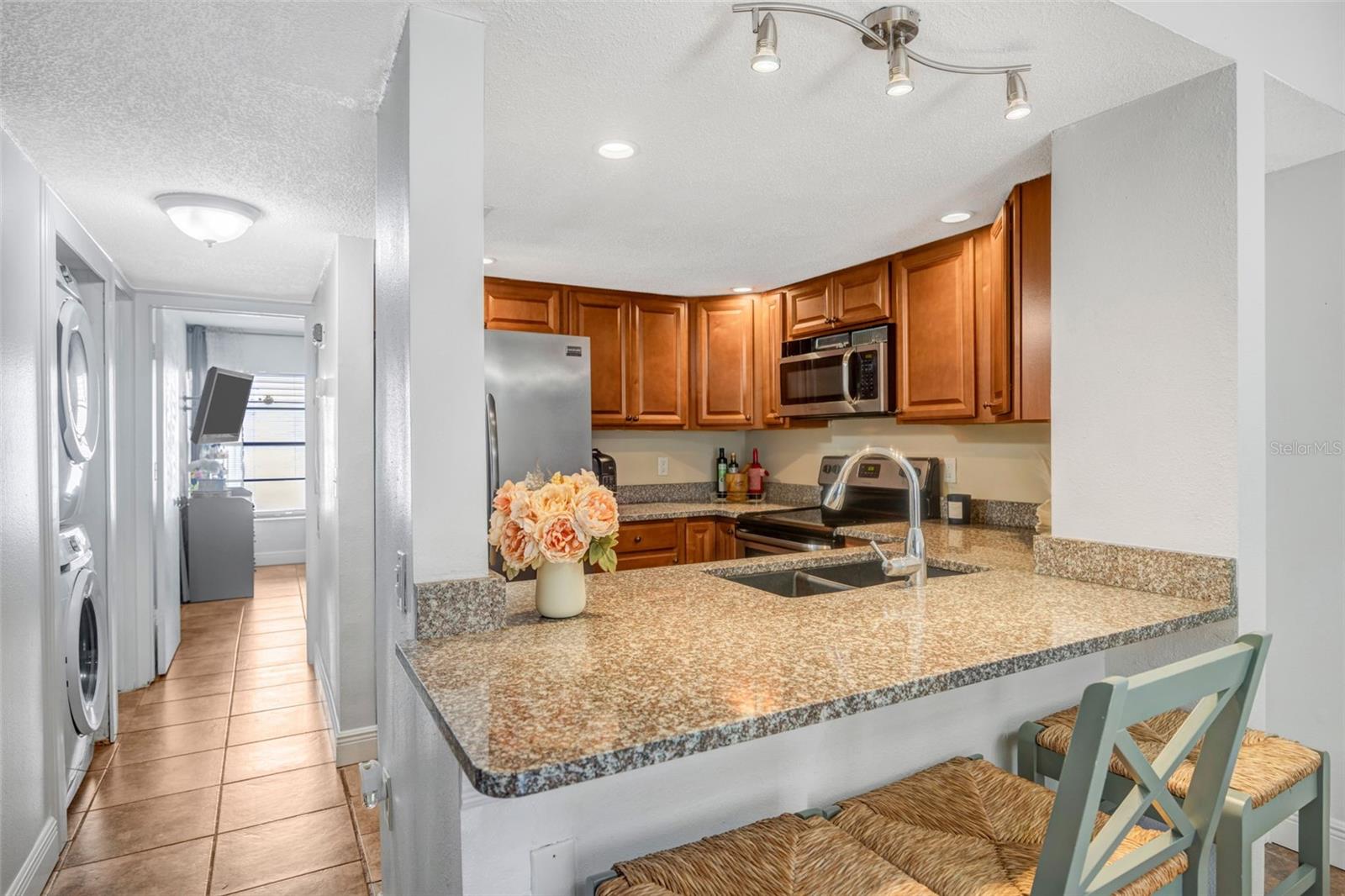 RIVER OAKS CONDO I - Residential