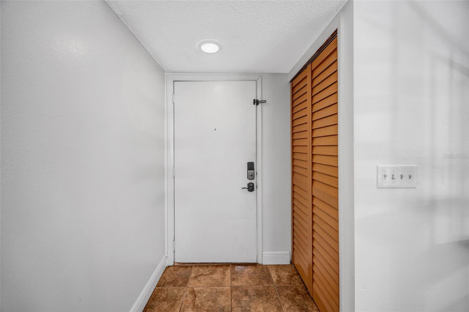 RIVER OAKS CONDO I - Residential