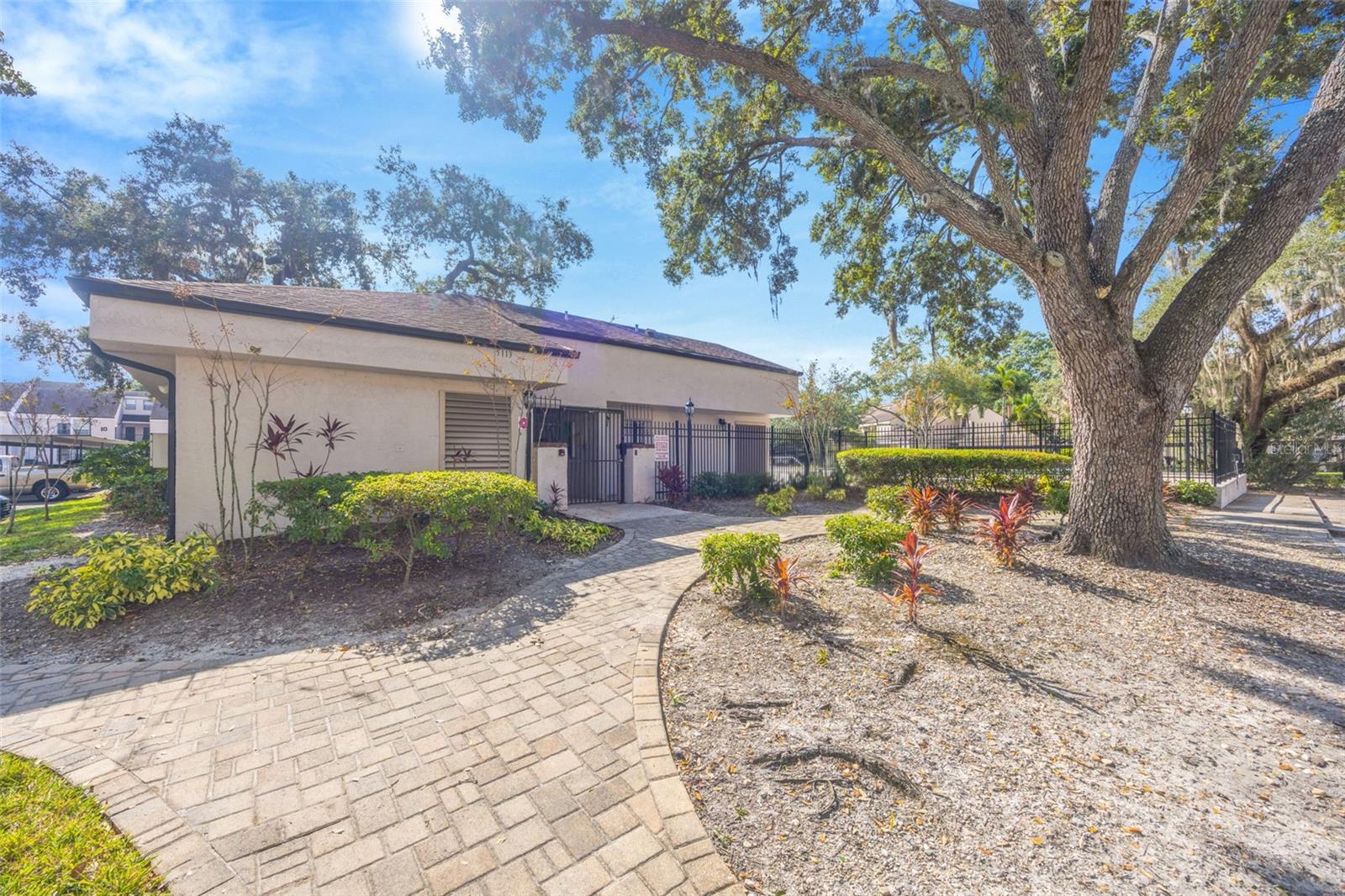 RIVER OAKS CONDO I - Residential