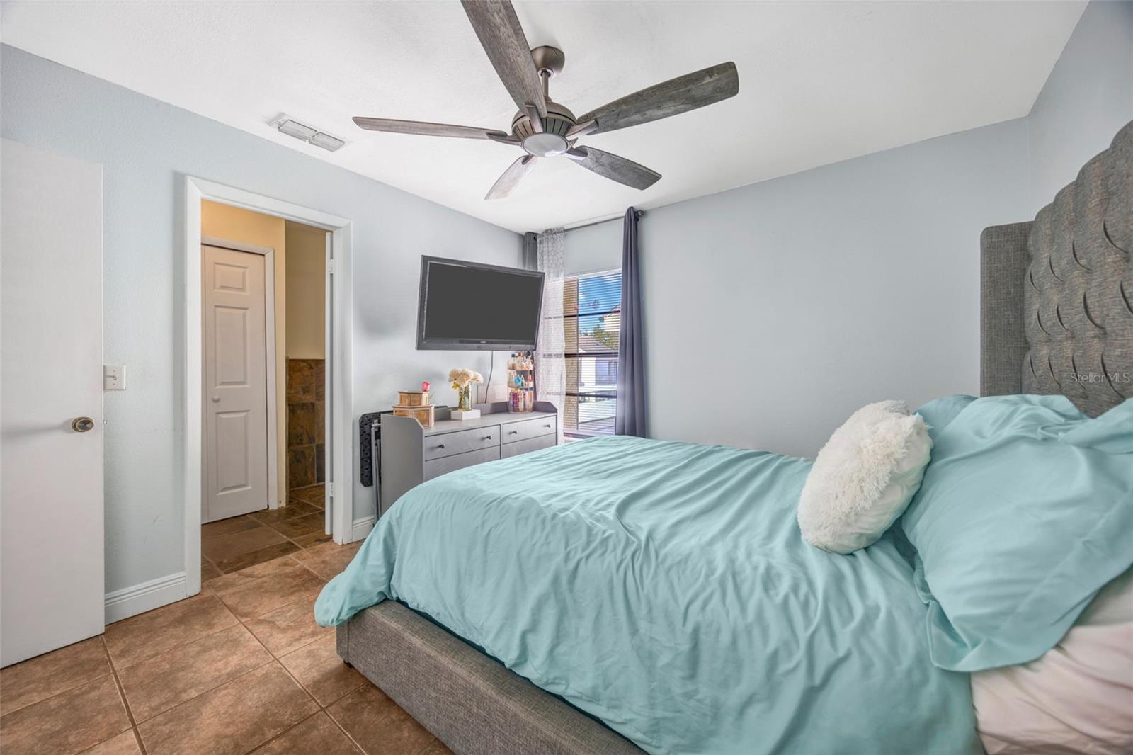 RIVER OAKS CONDO I - Residential