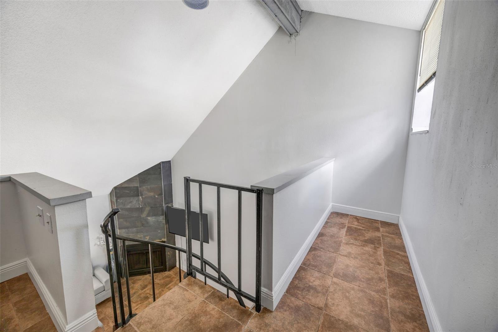 RIVER OAKS CONDO I - Residential