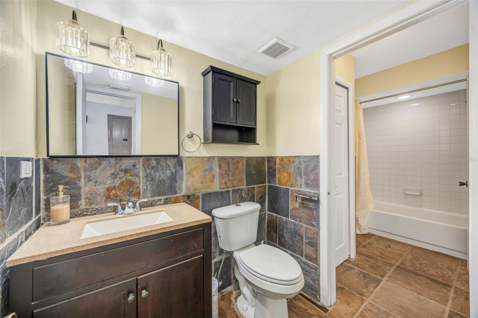 RIVER OAKS CONDO I - Residential