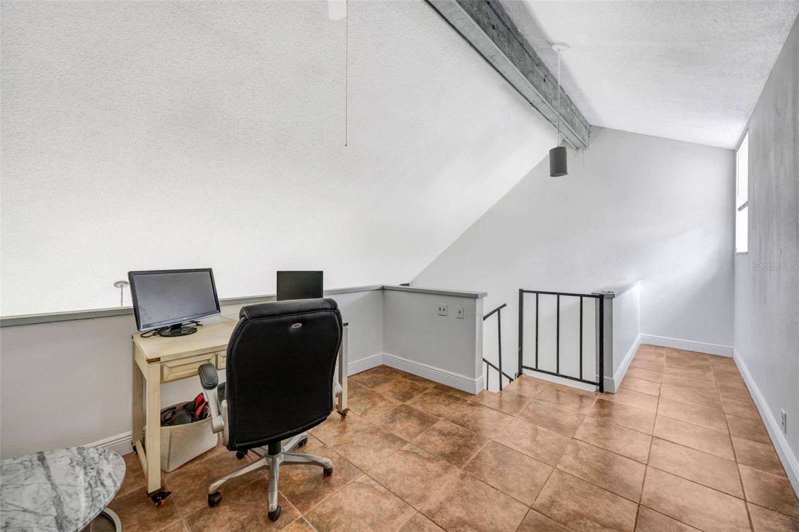 RIVER OAKS CONDO I - Residential