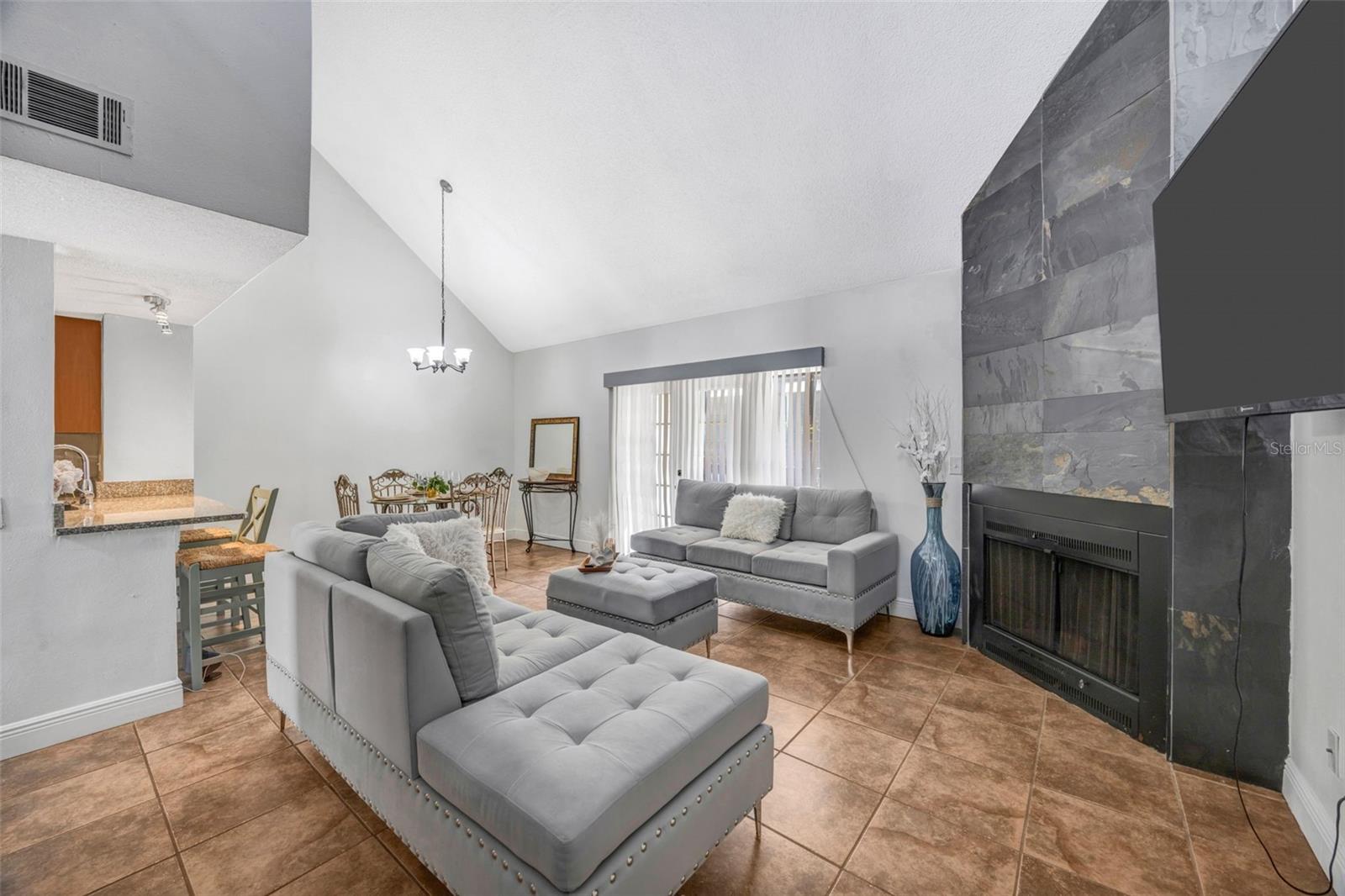 RIVER OAKS CONDO I - Residential