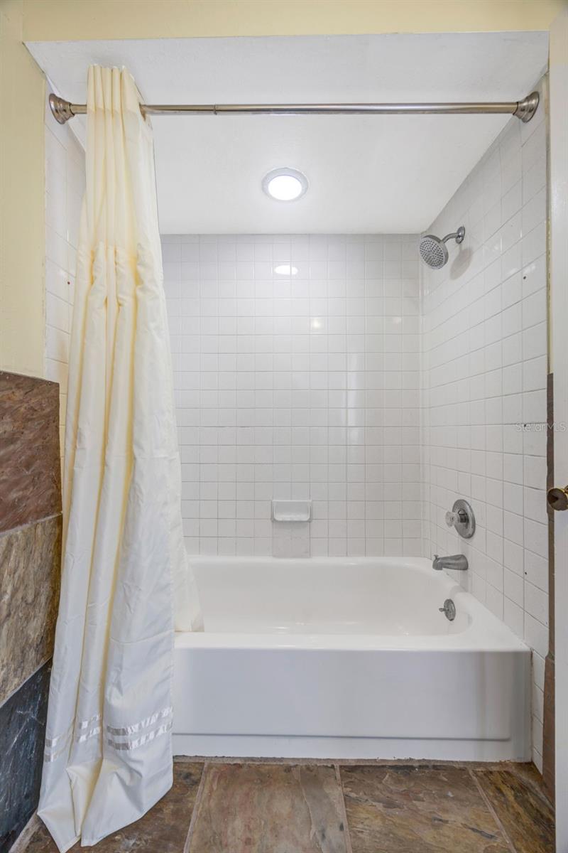 RIVER OAKS CONDO I - Residential