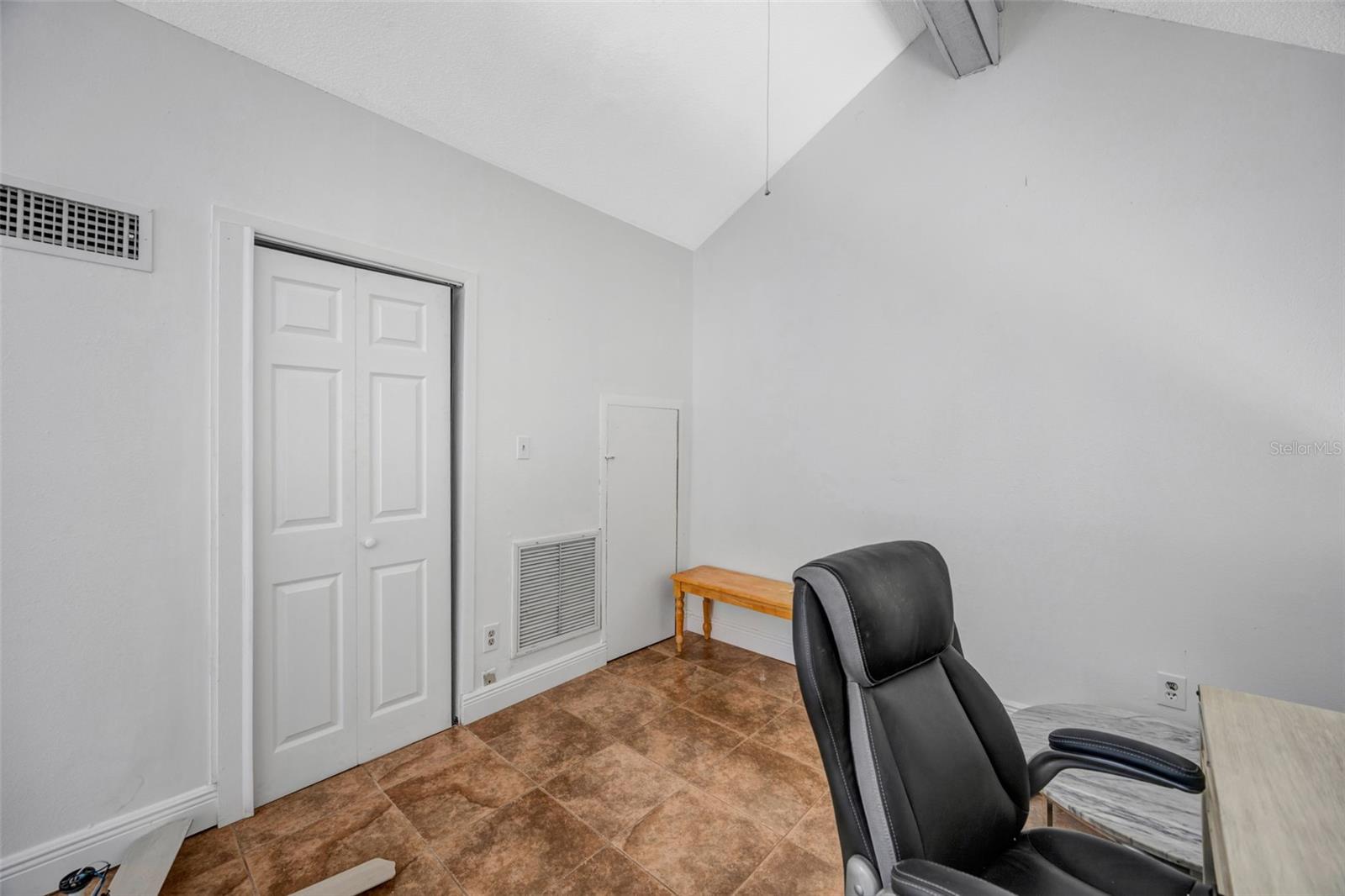 RIVER OAKS CONDO I - Residential