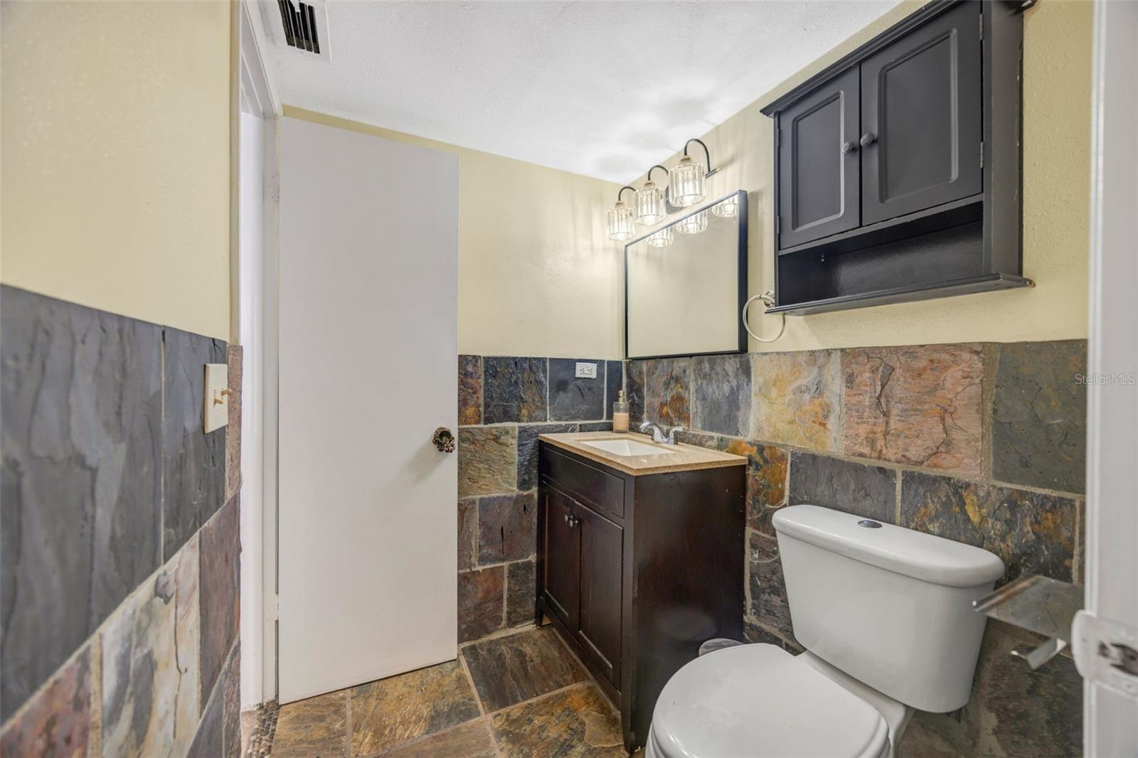 RIVER OAKS CONDO I - Residential