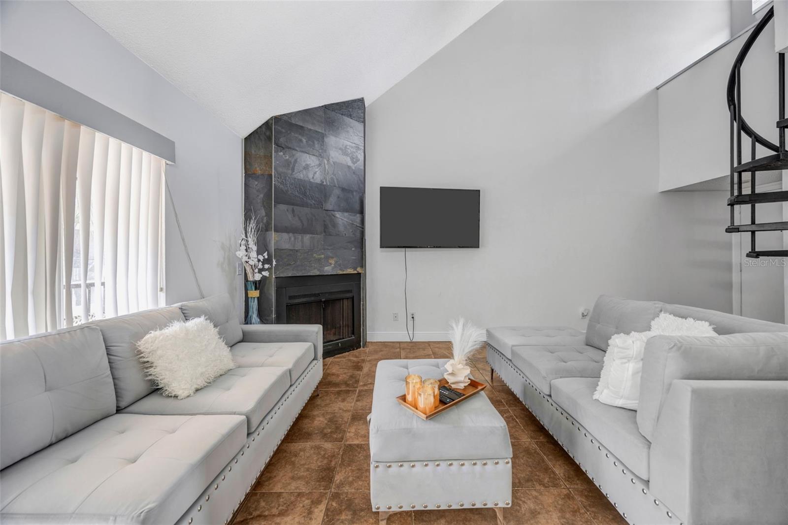 RIVER OAKS CONDO I - Residential