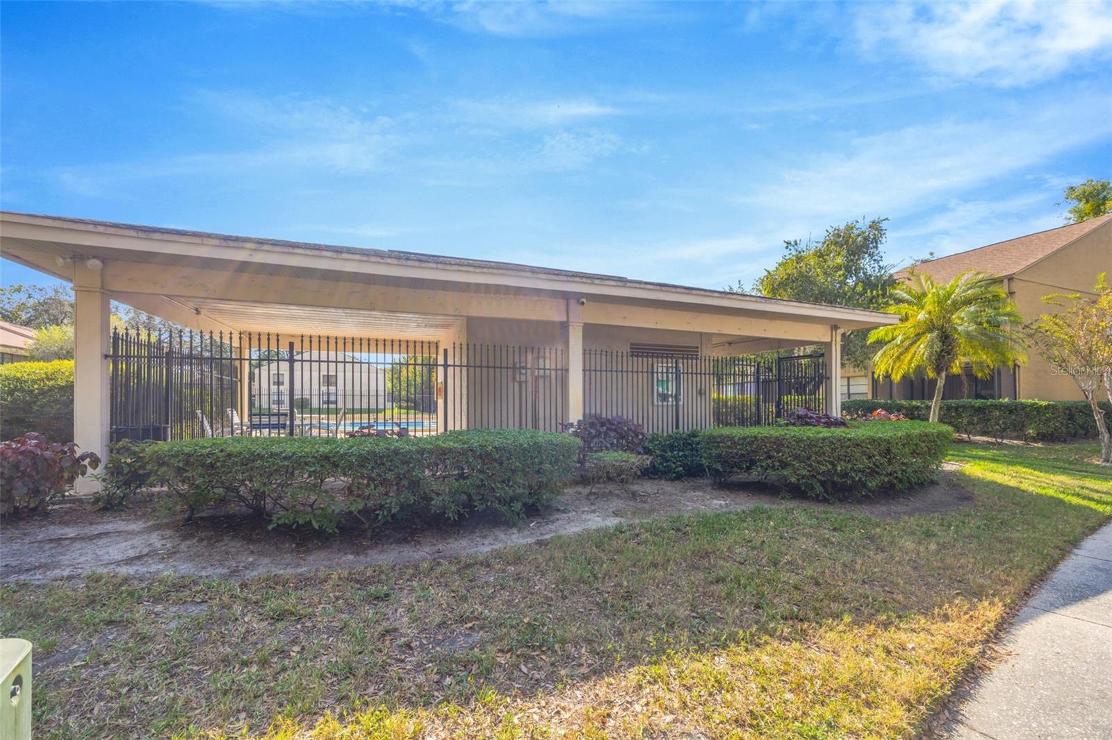 RIVER OAKS CONDO I - Residential