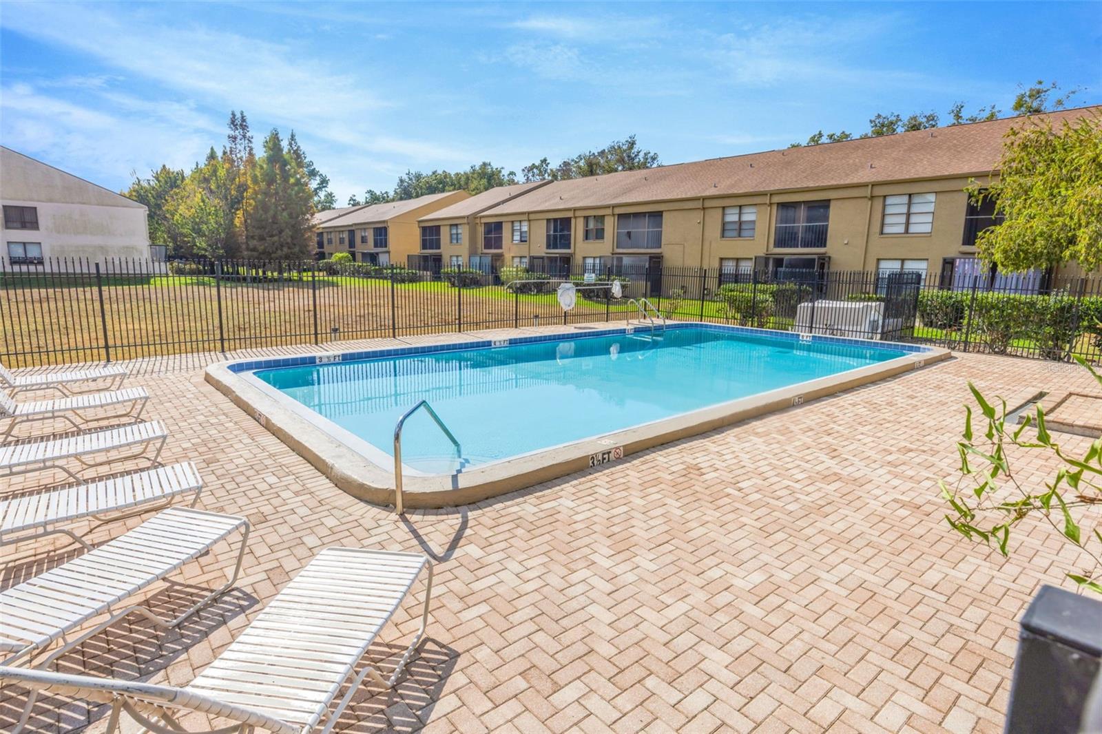 RIVER OAKS CONDO I - Residential