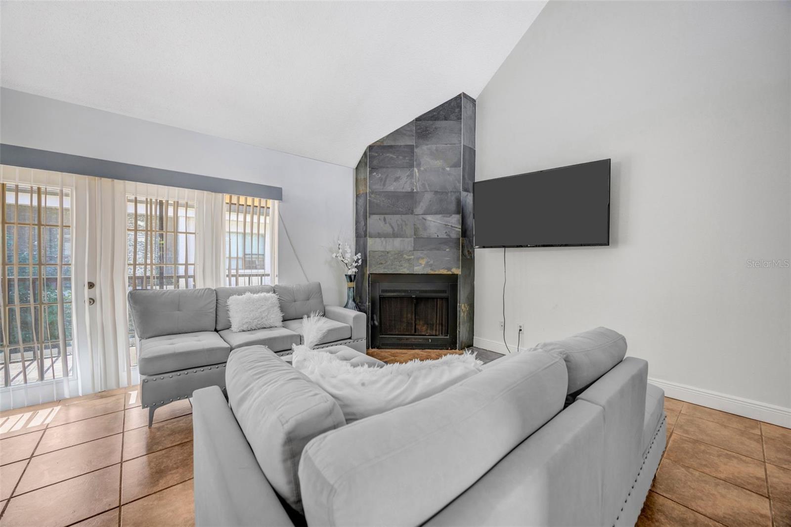 RIVER OAKS CONDO I - Residential