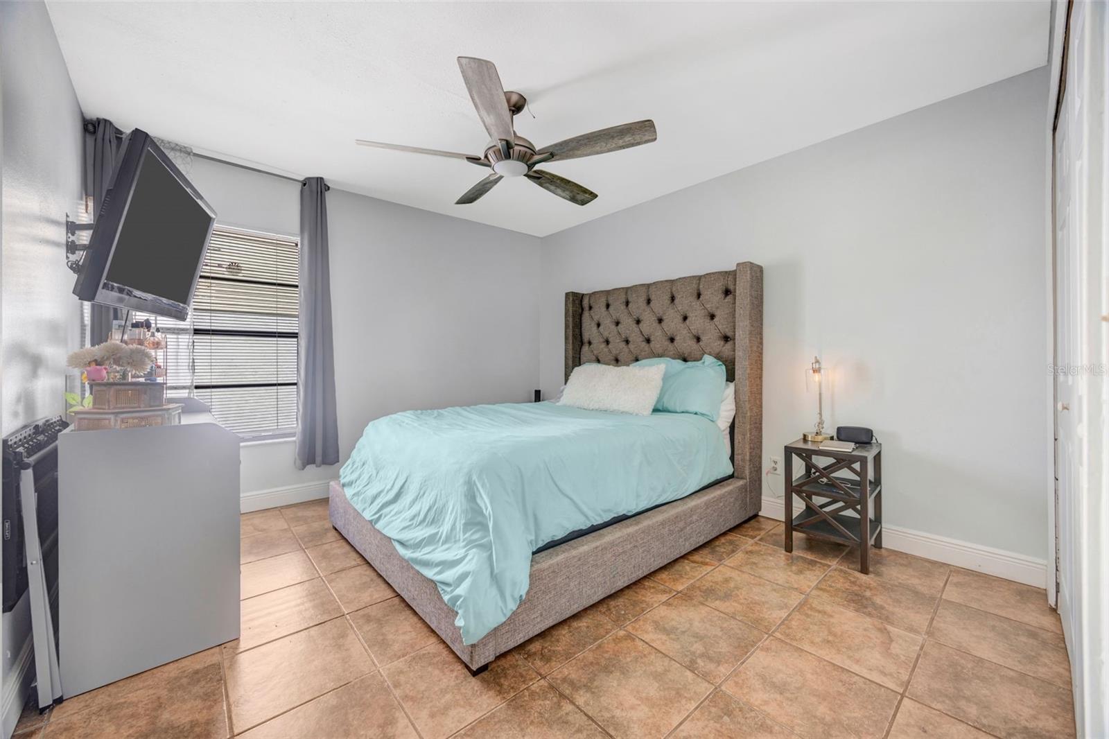 RIVER OAKS CONDO I - Residential