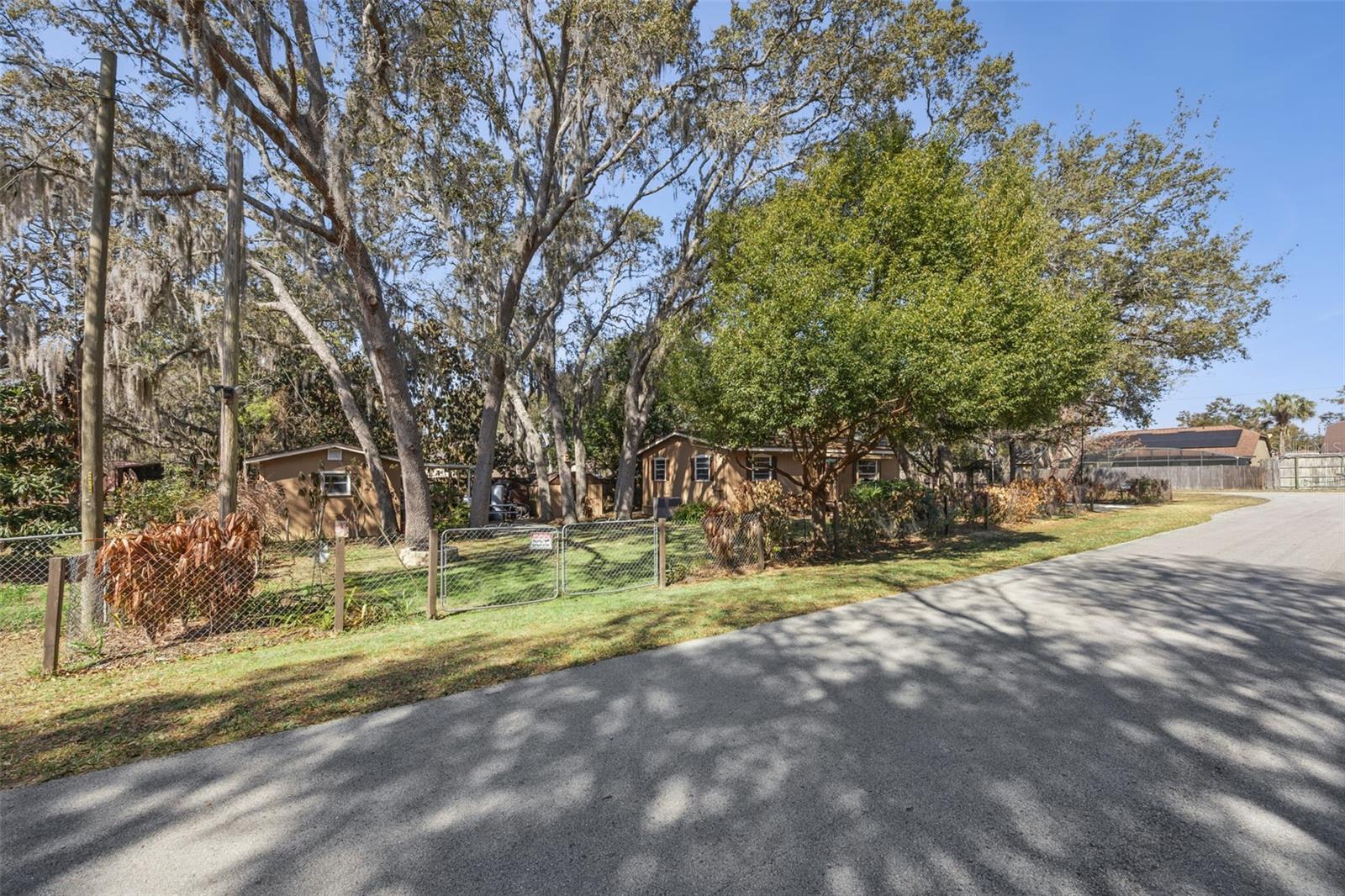 OAK PARK MANOR - Residential