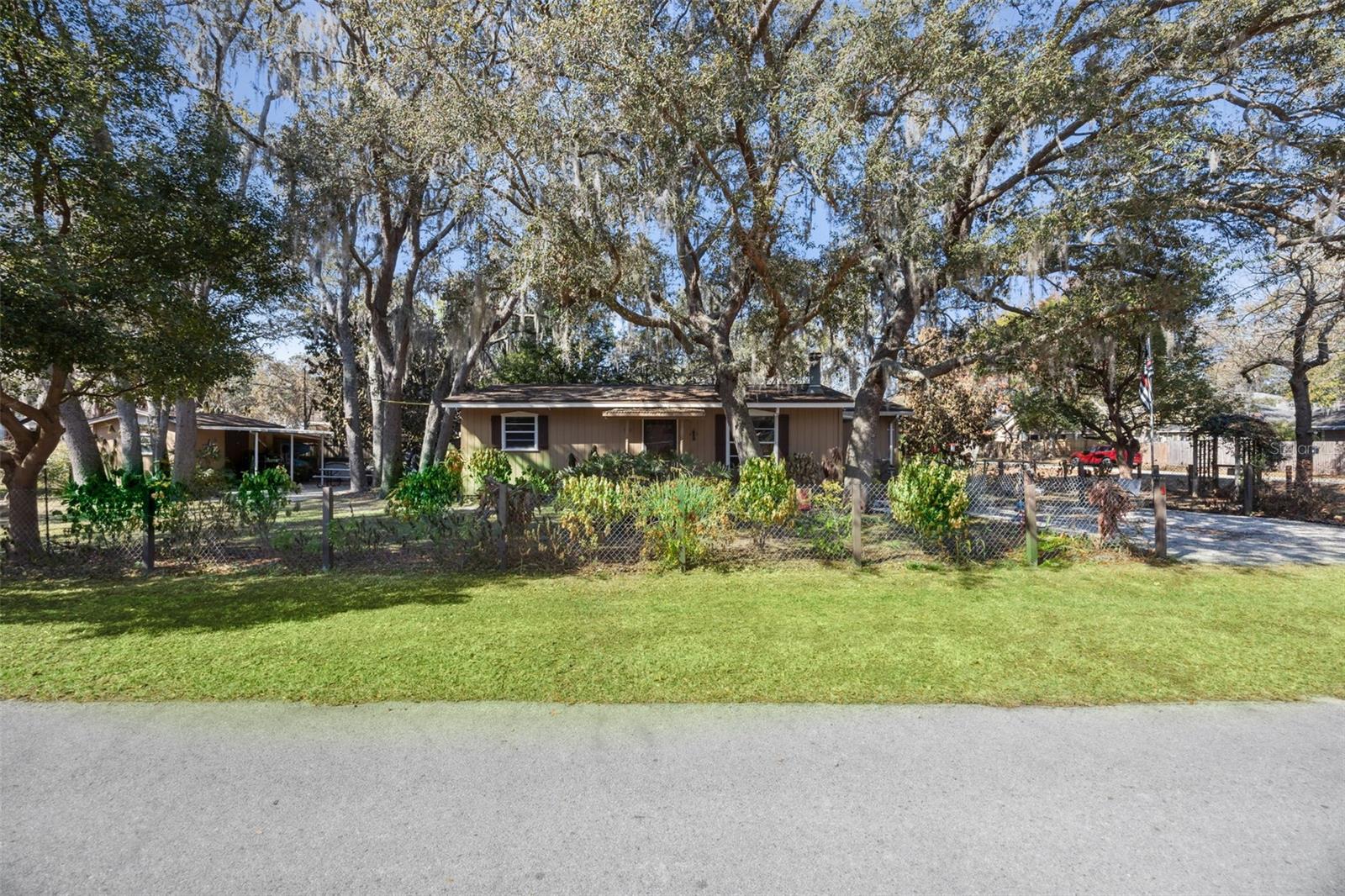 OAK PARK MANOR - Residential