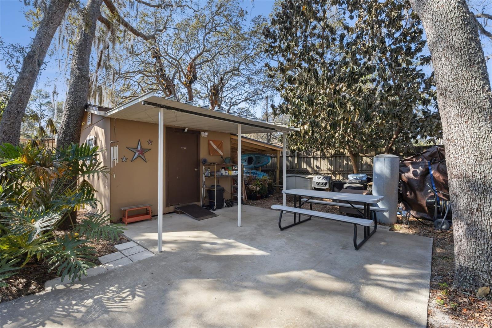 OAK PARK MANOR - Residential