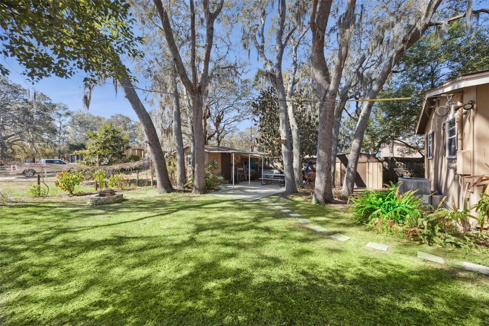 OAK PARK MANOR - Residential