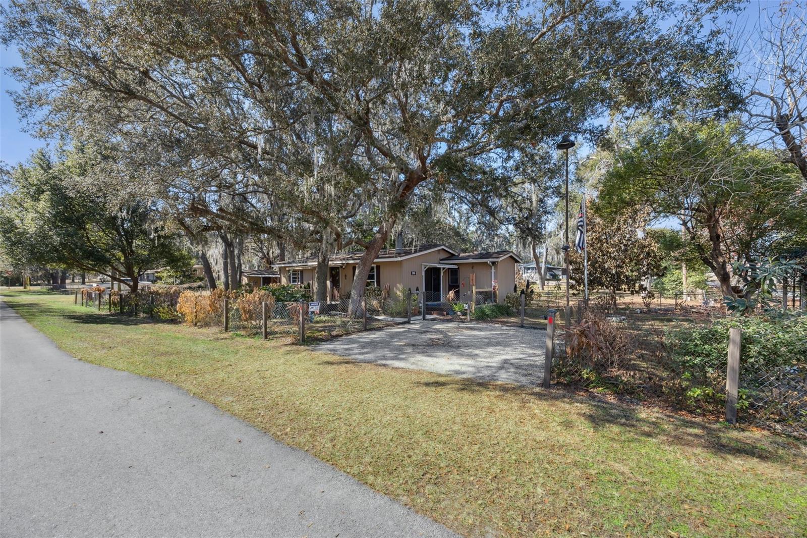 OAK PARK MANOR - Residential