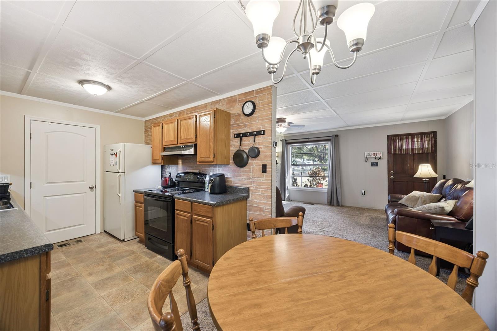 OAK PARK MANOR - Residential