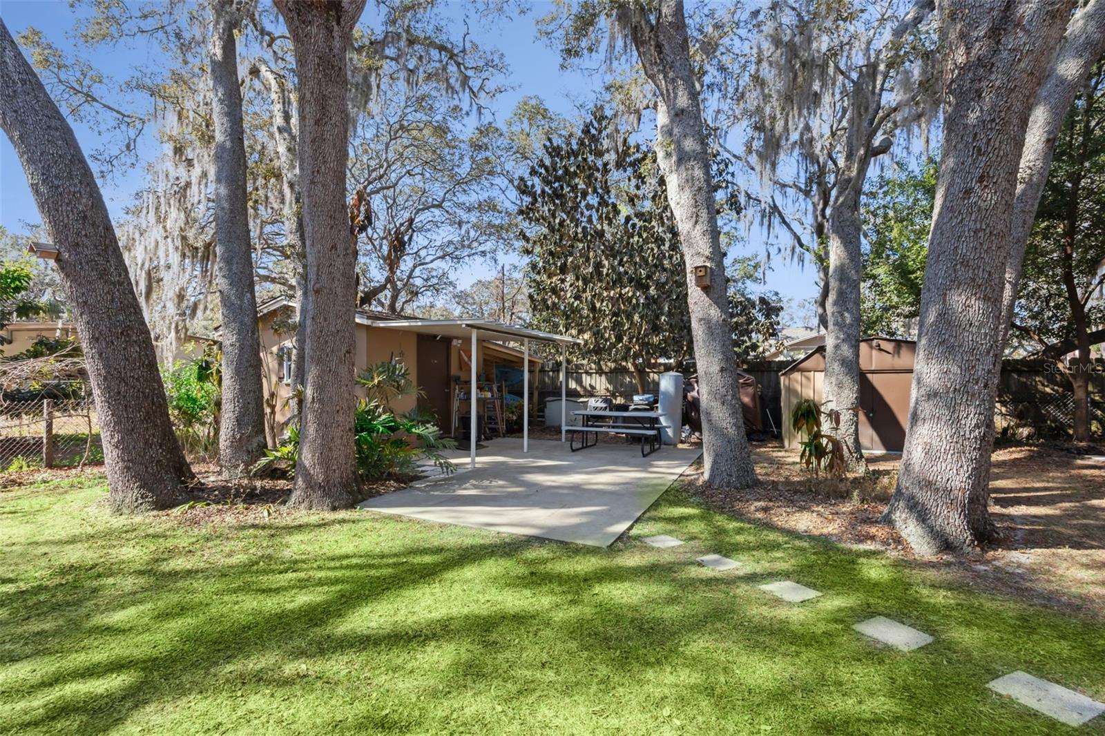 OAK PARK MANOR - Residential