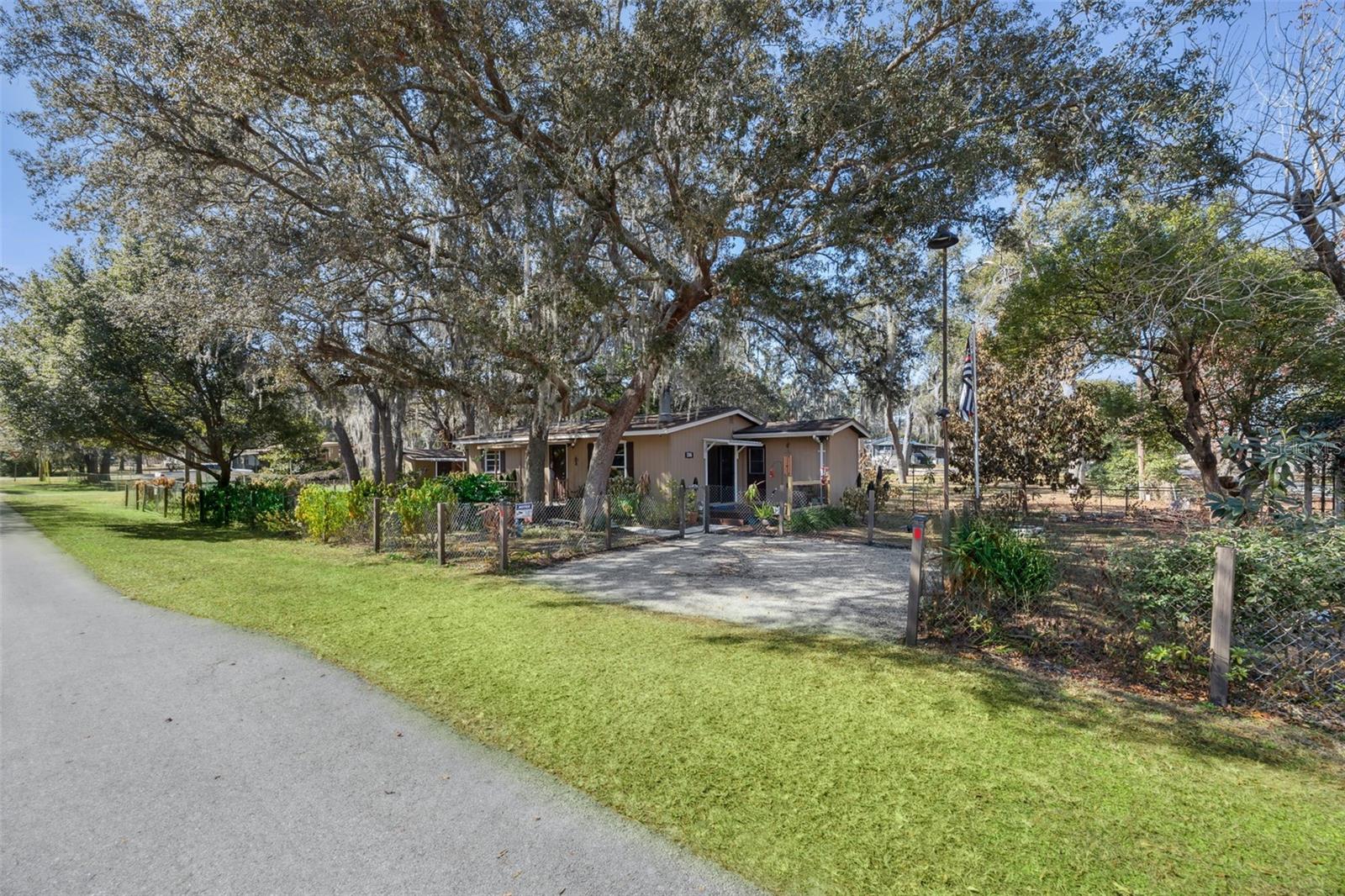 OAK PARK MANOR - Residential