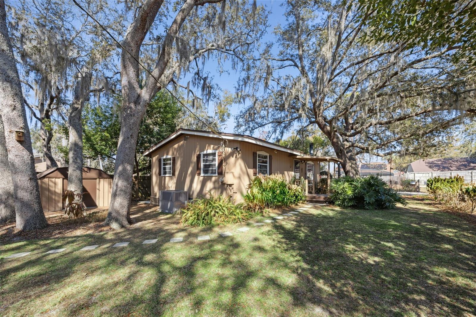 OAK PARK MANOR - Residential