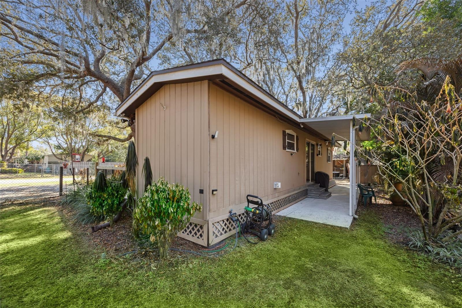 OAK PARK MANOR - Residential