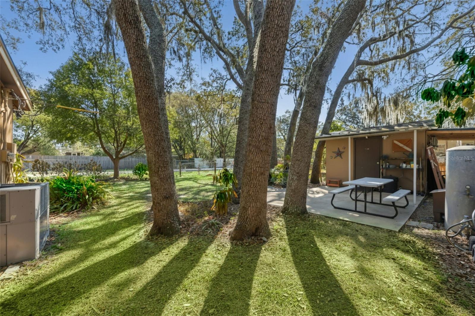 OAK PARK MANOR - Residential