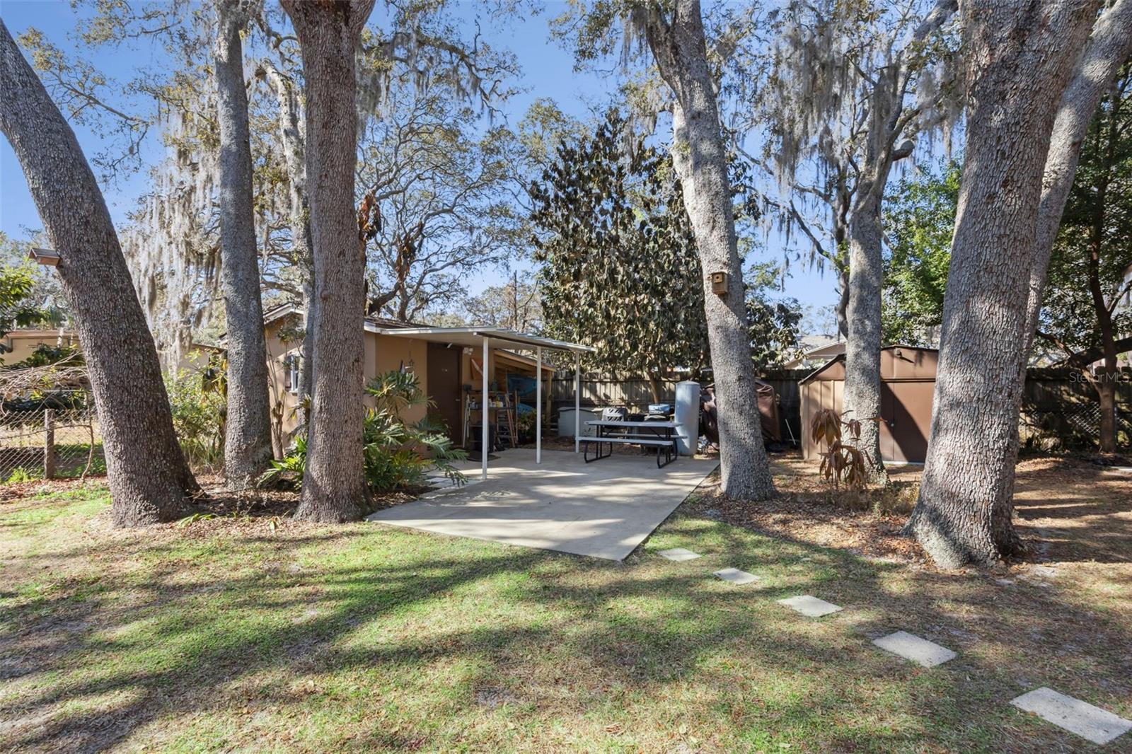 OAK PARK MANOR - Residential