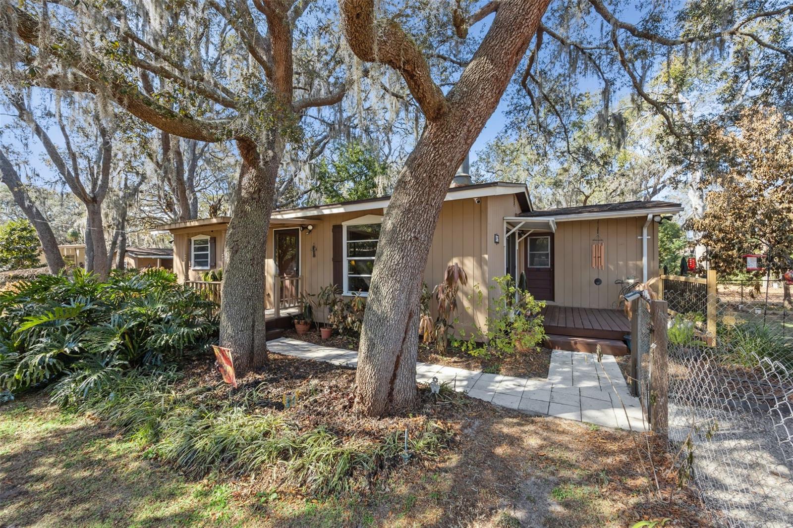 OAK PARK MANOR - Residential